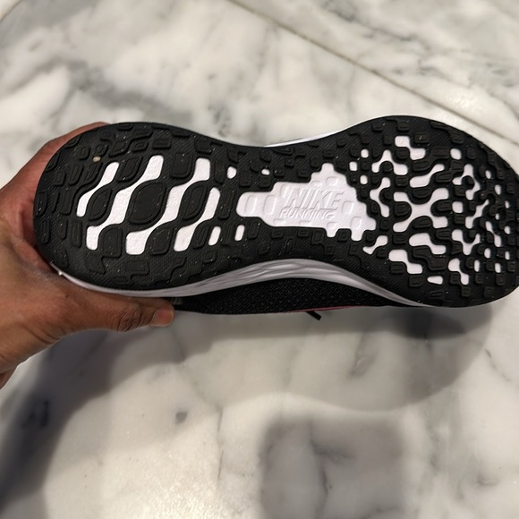 Ladies Nike sneakers - Picture 2 of 4